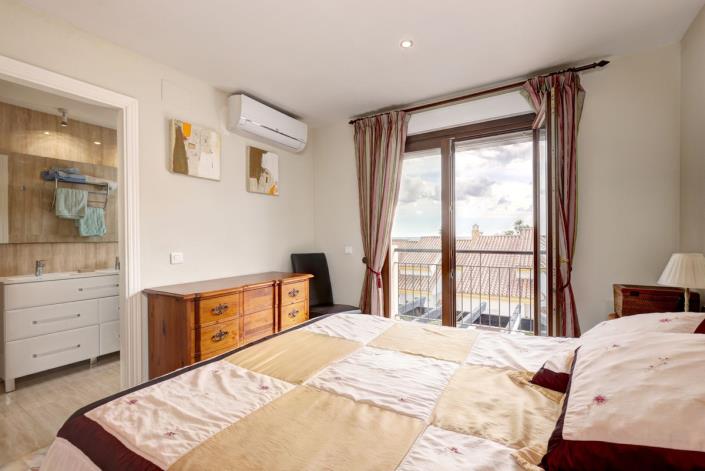 Image No.20-4 Bed Townhouse for sale