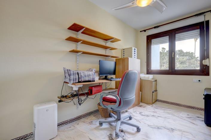 Image No.25-4 Bed Townhouse for sale