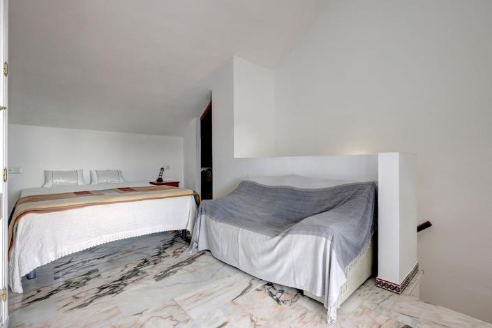 Image No.28-4 Bed Townhouse for sale