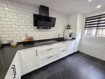 10-bb915d1cb19341576dcdc994b81ab9c5