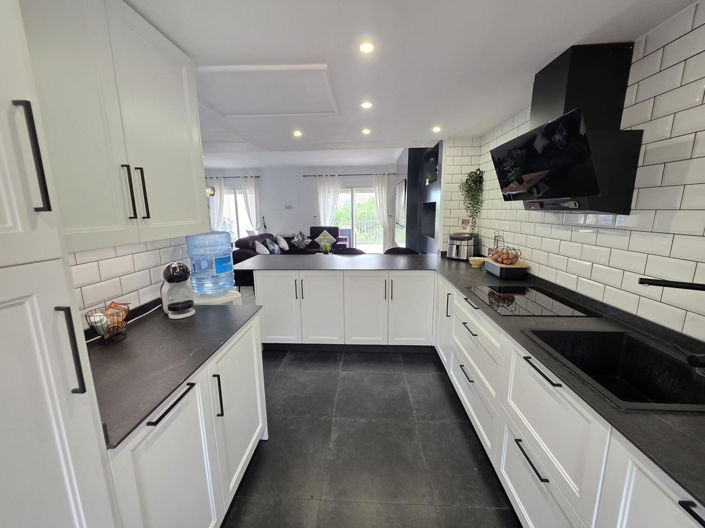 Image No.11-3 Bed Townhouse for sale