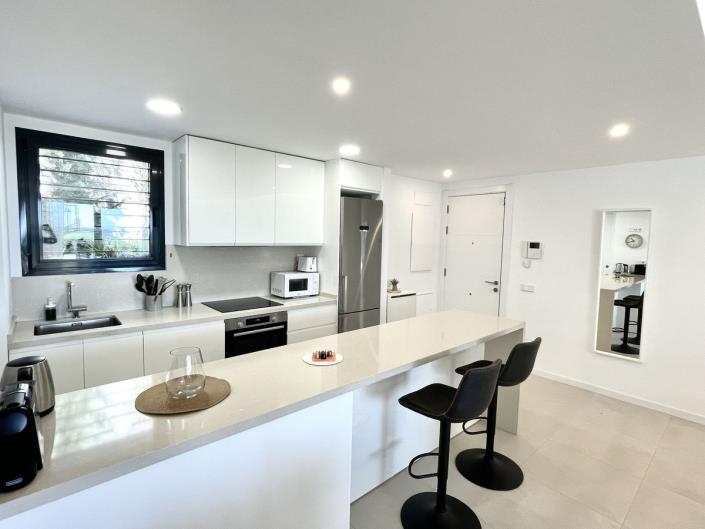 Image No.8-3 Bed Apartment for sale