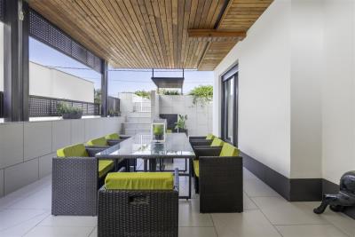 10-bb915d1cb19341576dcdc994b81ab9c5