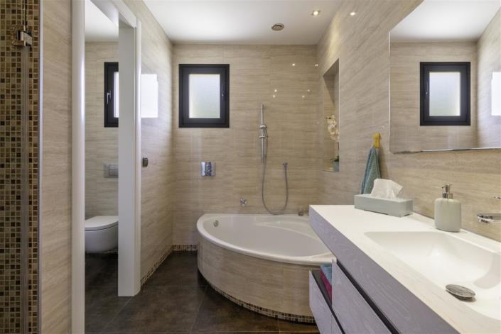 Image No.25-3 Bed Villa for sale