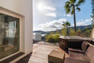 10-bb915d1cb19341576dcdc994b81ab9c5