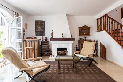 10-bb915d1cb19341576dcdc994b81ab9c5