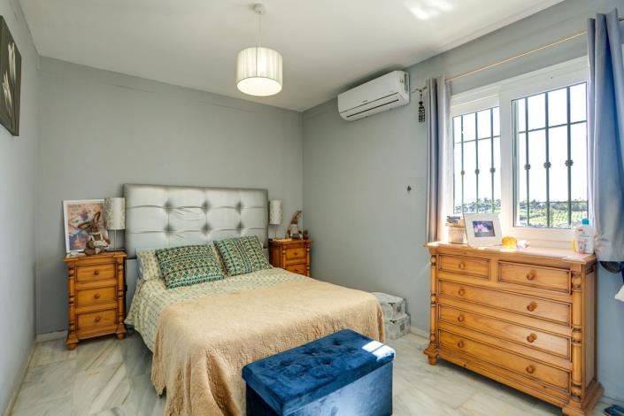 Image No.11-3 Bed Townhouse for sale