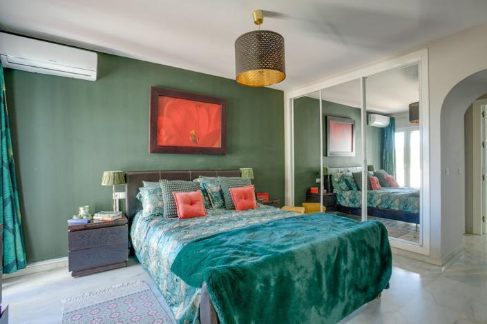 Image No.12-3 Bed Townhouse for sale