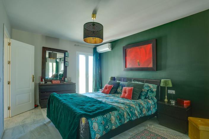 Image No.15-3 Bed Townhouse for sale