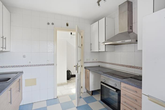 Image No.9-3 Bed Semi-Detached for sale