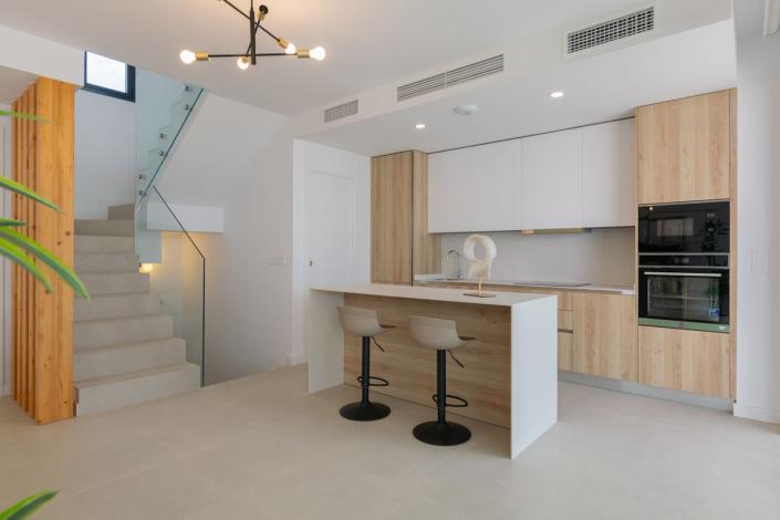 Image No.3-4 Bed Semi-Detached for sale