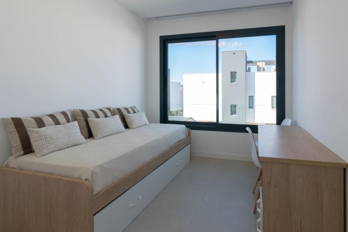 Image No.8-4 Bed Semi-Detached for sale