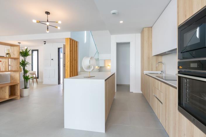 Image No.14-4 Bed Semi-Detached for sale