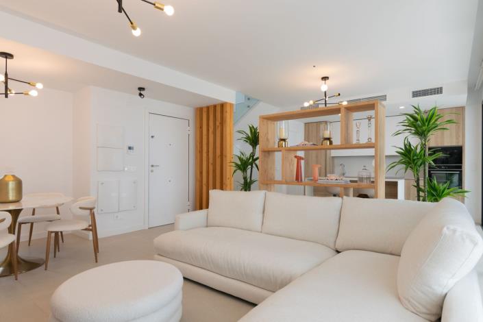 Image No.26-4 Bed Semi-Detached for sale