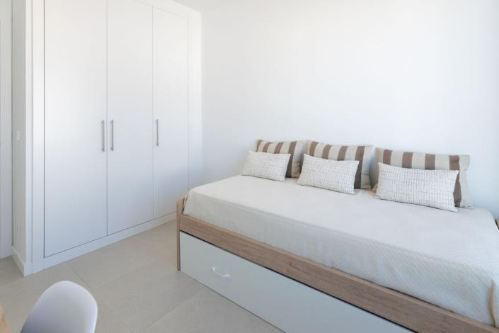 Image No.39-4 Bed Semi-Detached for sale