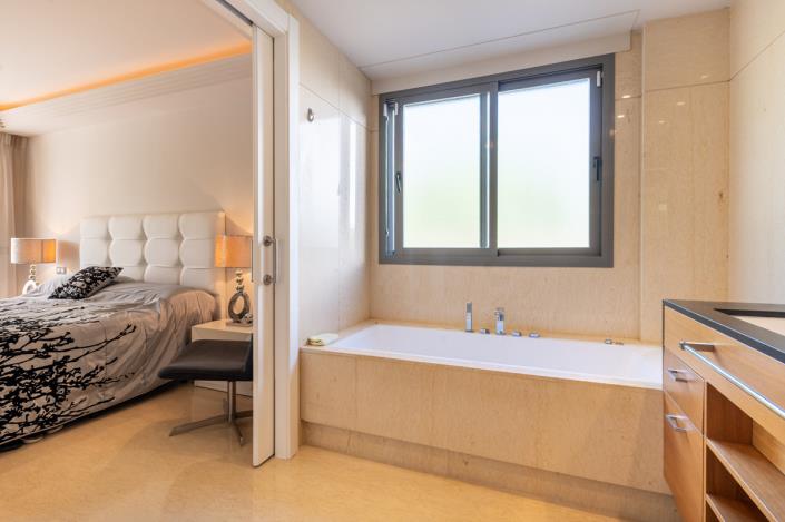 Image No.14-3 Bed Apartment for sale