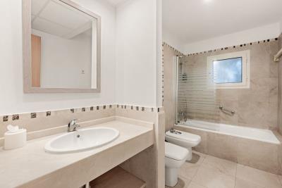 10-bb915d1cb19341576dcdc994b81ab9c5