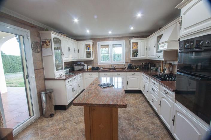 Image No.10-4 Bed Finca for sale