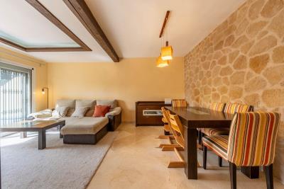 8-e64a9055bba3e77ac8aca3b893cdf826