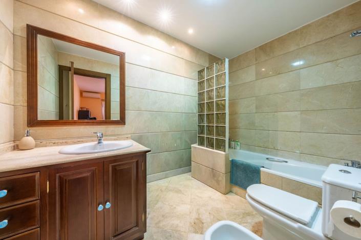 Image No.16-2 Bed Apartment for sale