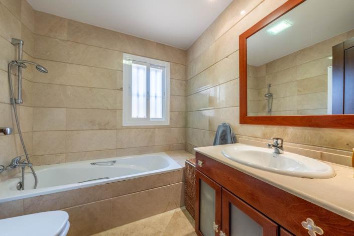 Image No.17-2 Bed Apartment for sale