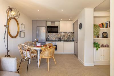 10-bb915d1cb19341576dcdc994b81ab9c5