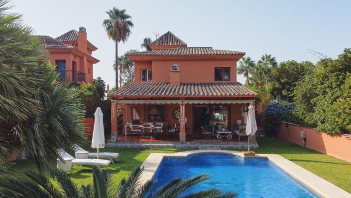 Image No.2-4 Bed Villa for sale