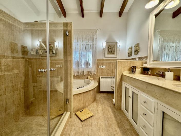 Image No.26-4 Bed Villa for sale