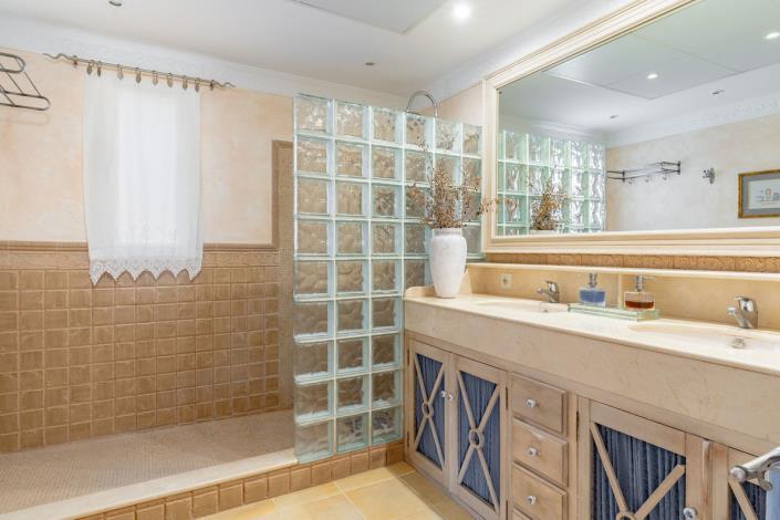 Image No.34-4 Bed Villa for sale