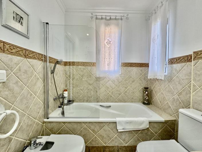 Image No.40-4 Bed Villa for sale