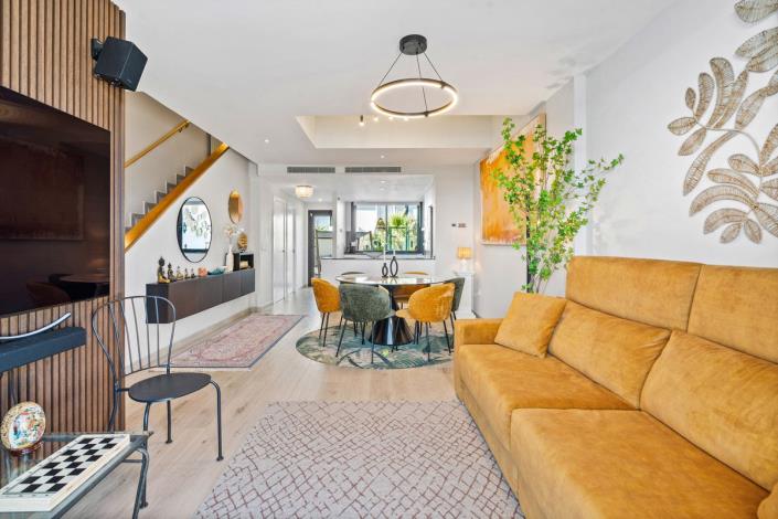 Image No.17-3 Bed Townhouse for sale