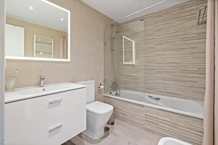 Image No.25-3 Bed Townhouse for sale