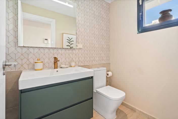 Image No.28-3 Bed Townhouse for sale