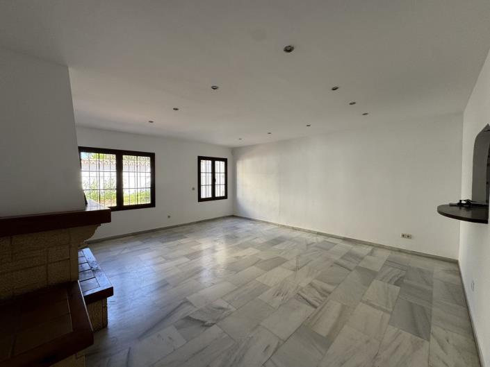 Image No.7-7 Bed Townhouse for sale