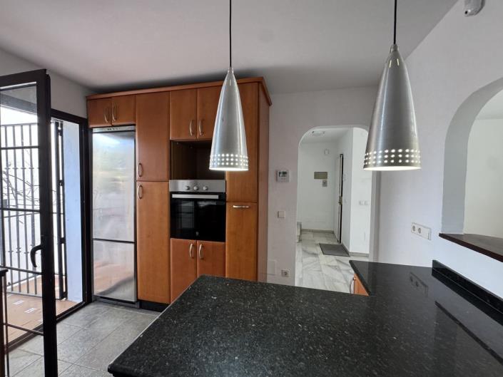 Image No.9-7 Bed Townhouse for sale