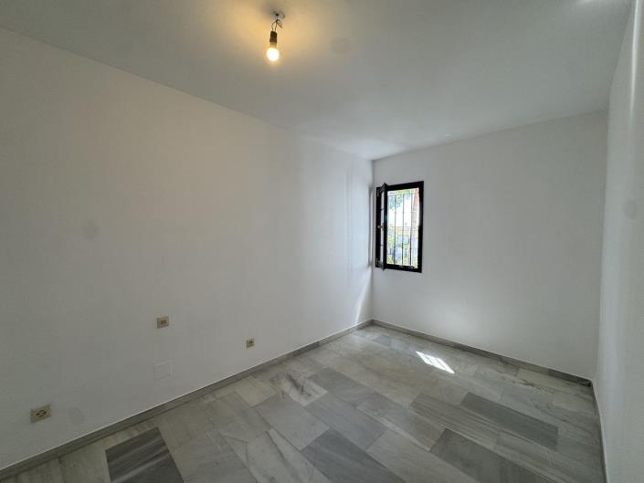 Image No.21-7 Bed Townhouse for sale