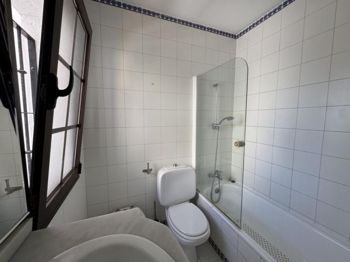 Image No.26-7 Bed Townhouse for sale