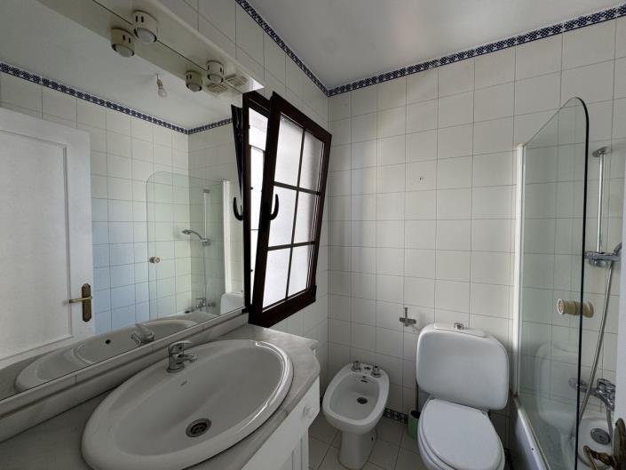 Image No.25-7 Bed Townhouse for sale