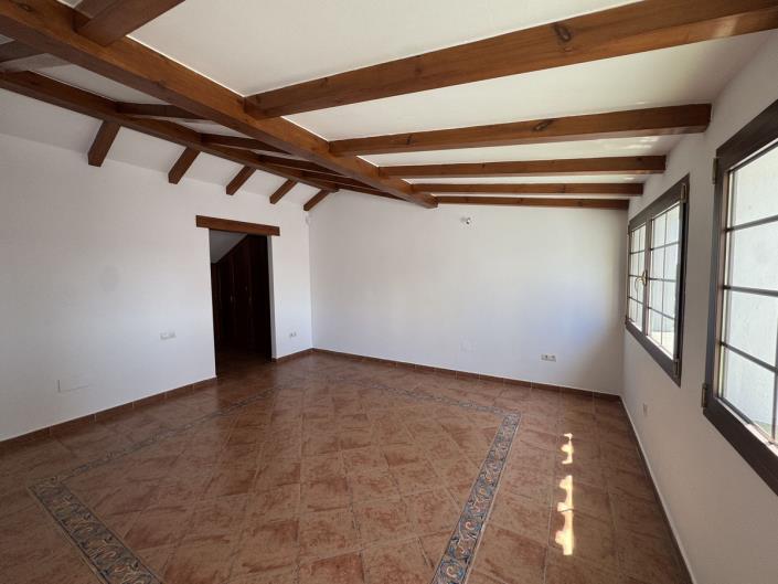 Image No.30-7 Bed Townhouse for sale