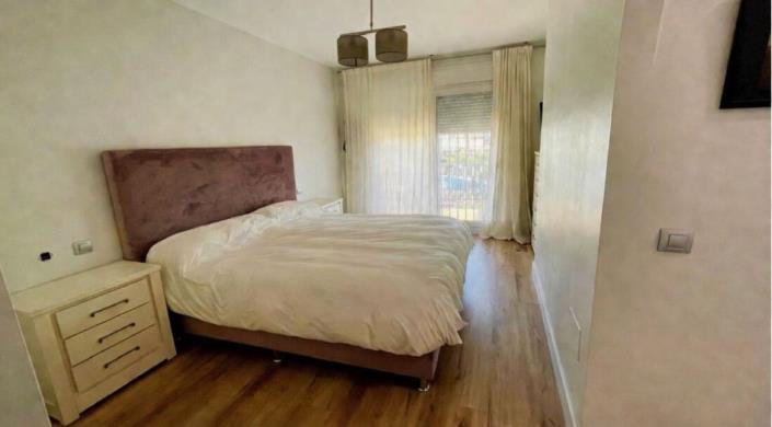 Image No.12-4 Bed Townhouse for sale