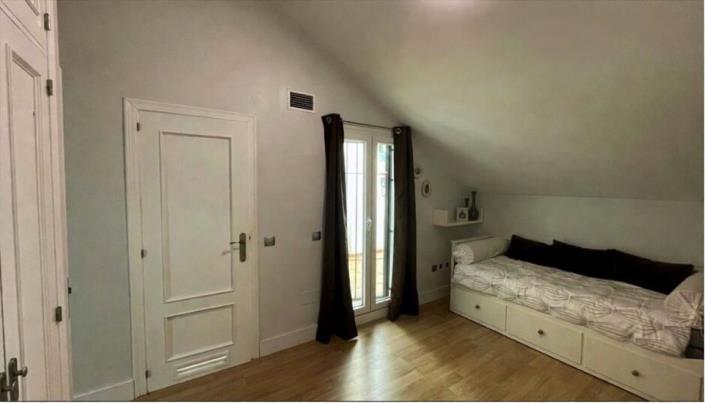 Image No.15-4 Bed Townhouse for sale