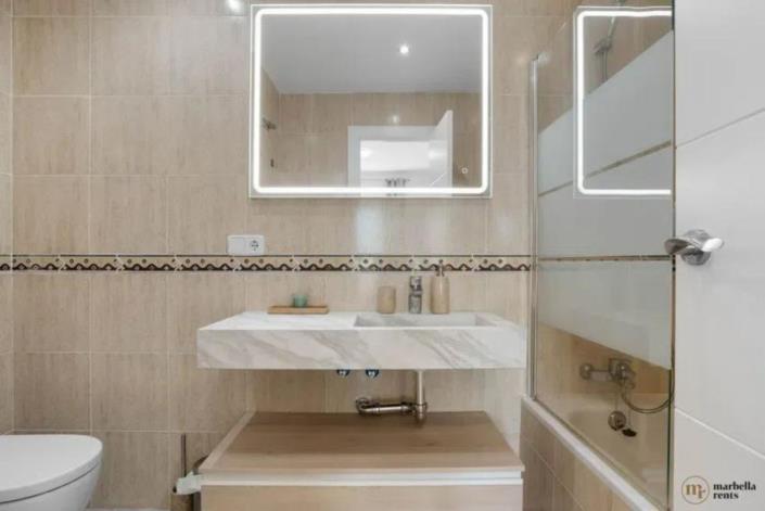 Image No.11-6 Bed Semi-Detached for sale