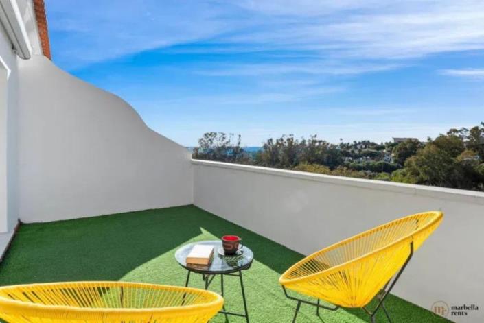 Image No.17-6 Bed Semi-Detached for sale