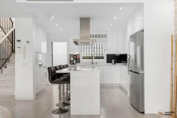 Image No.47-6 Bed Semi-Detached for sale