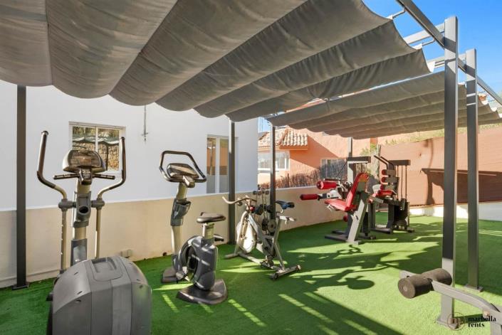 Image No.54-6 Bed Semi-Detached for sale