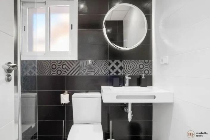 Image No.15-6 Bed Semi-Detached for sale