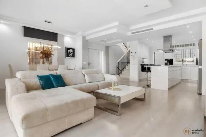 Image No.18-6 Bed Semi-Detached for sale