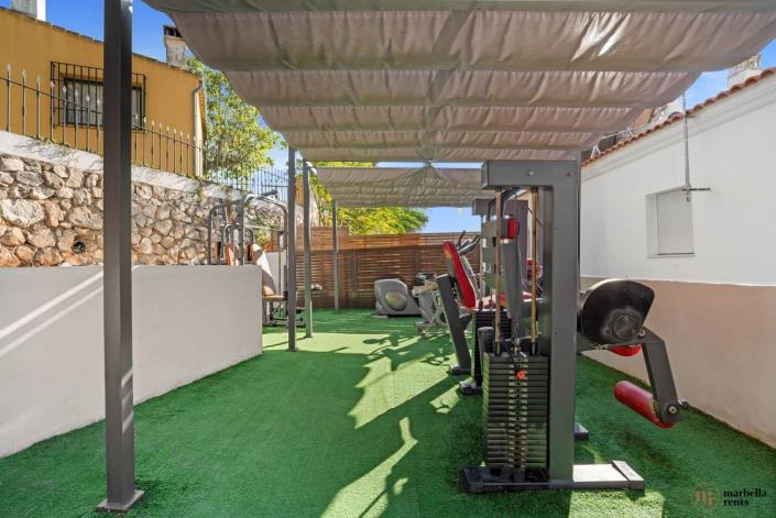 Image No.28-6 Bed Semi-Detached for sale