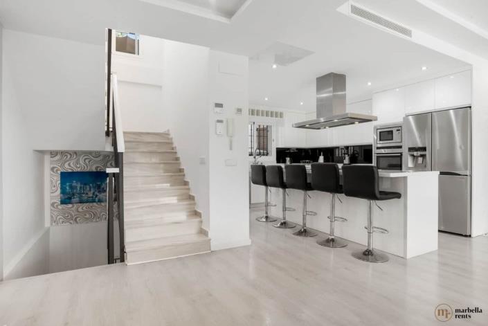 Image No.46-6 Bed Semi-Detached for sale