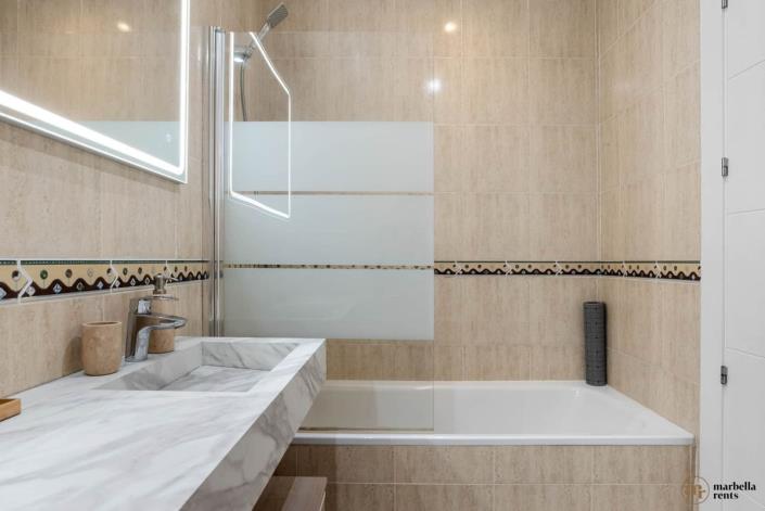 Image No.55-6 Bed Semi-Detached for sale